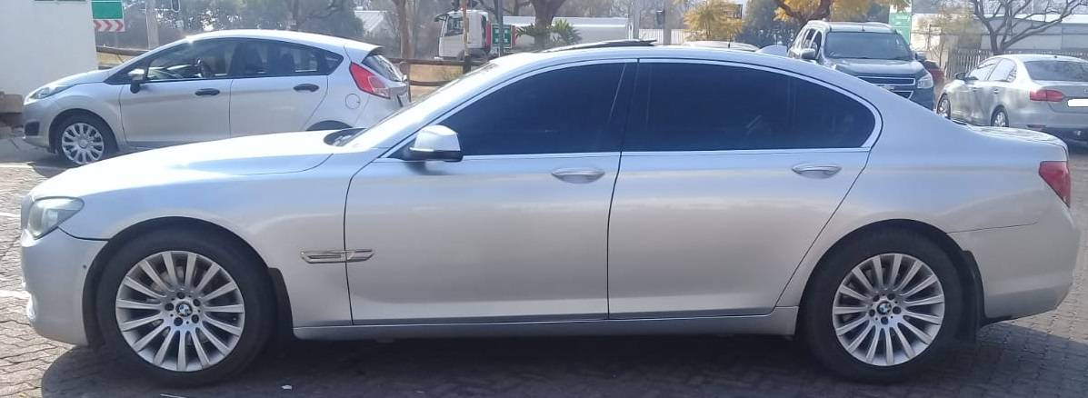 2009 BMW 740i