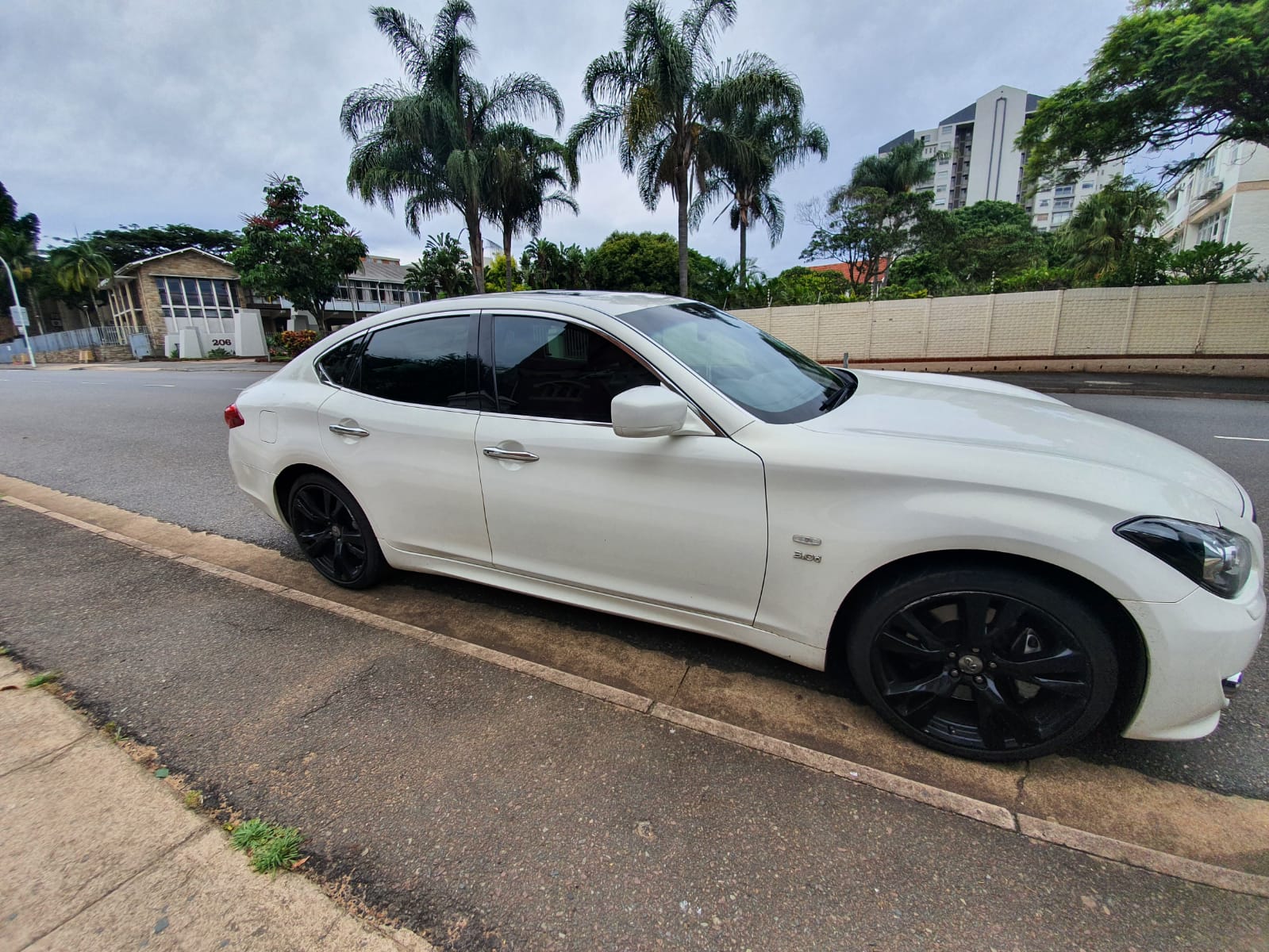 2015 Infinity Q70S