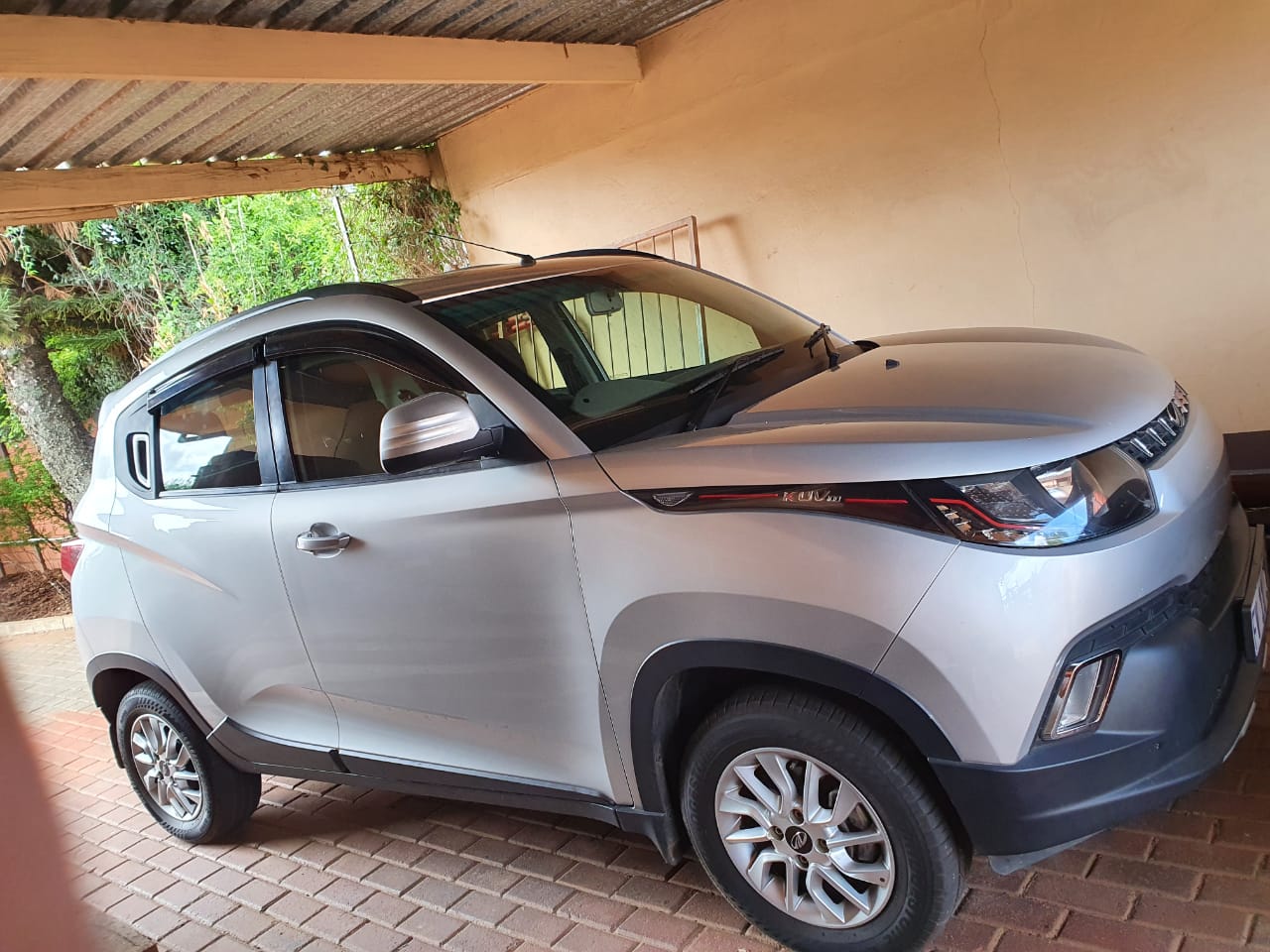 2018 Mahindra KUV100
