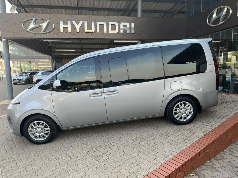 2023 Hyundai Staria 9 seater