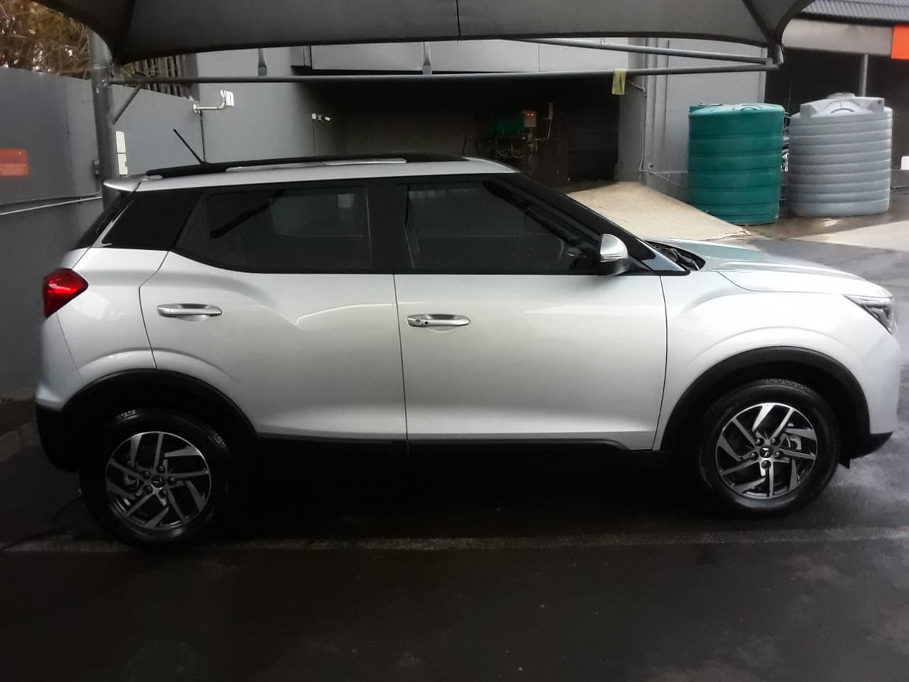2024 MAHINDRA XUV300 1.5D (W8)